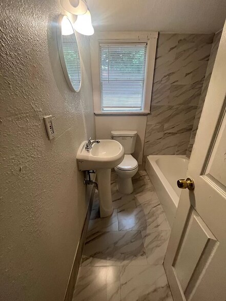 Building Photo - 1035 Maynard St