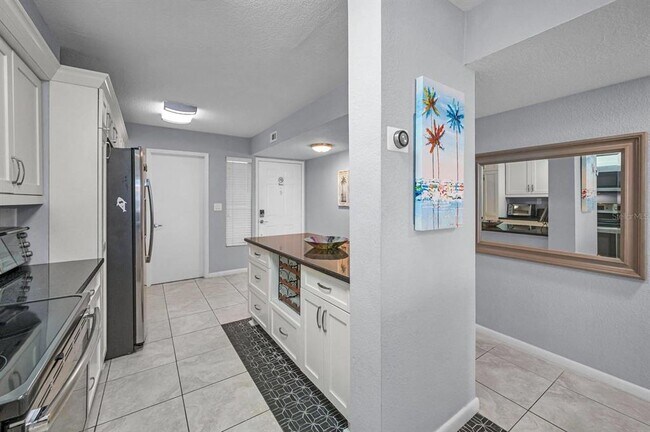 Building Photo - 5901 Bahia Del Mar Cir N