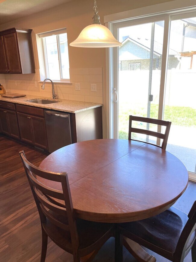 Building Photo - Beautiful 3-Bedroom Home