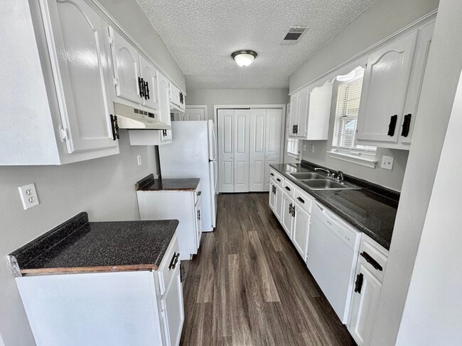 Building Photo - 3755 Schanna Dr