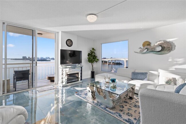 Building Photo - 100 Pierce St