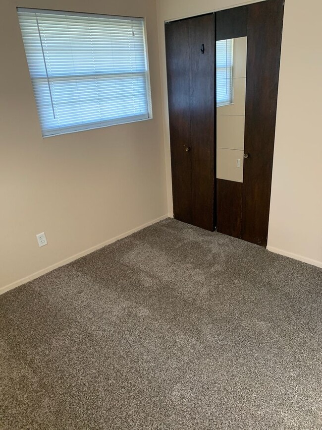 Building Photo - Three Bedroom One and a Half Bath Ranch Home in Delhi