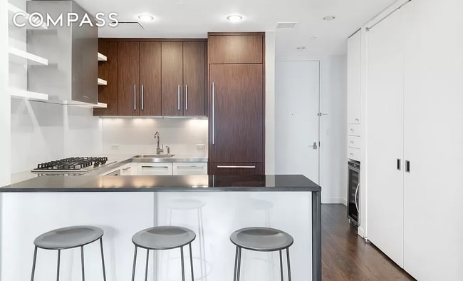 Building Photo - Chelsea 1 Bed W/D &amp; Balcony $6800