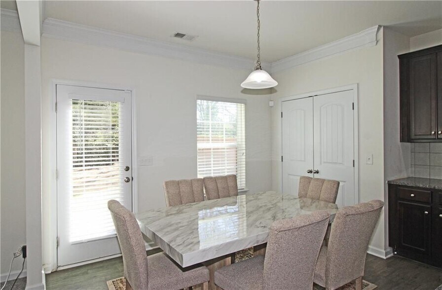 Building Photo - 1390 Napa Valley Dr SW