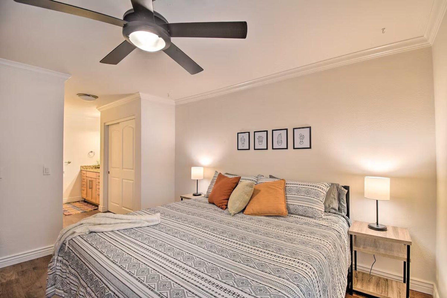 Building Photo - 2025 E Campbell Ave