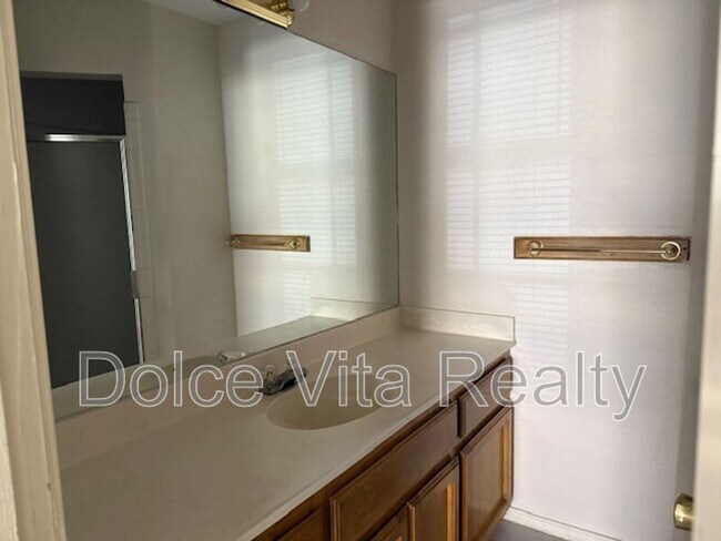 Building Photo - 4105 N 24th Ln