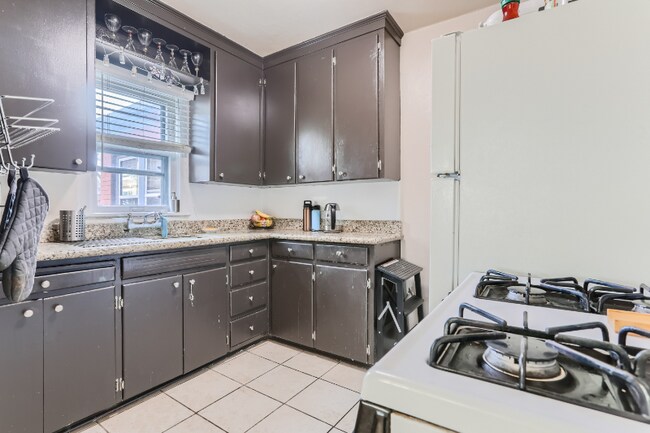 Building Photo - 759 Bellaire St