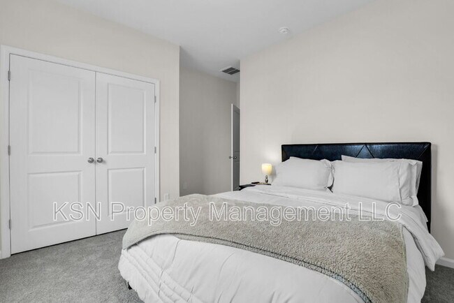 Building Photo - 107 Firefly Cir