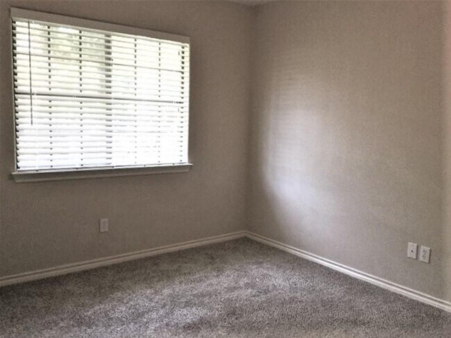 Building Photo - 7111 Nickaburr Creek Dr