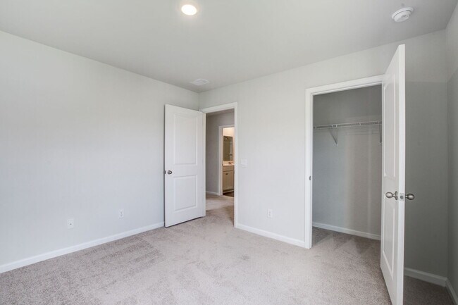 Building Photo - 104 Sunray Ln