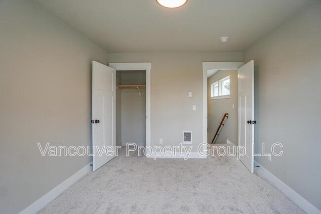 Building Photo - 2217 E Juniper Cir