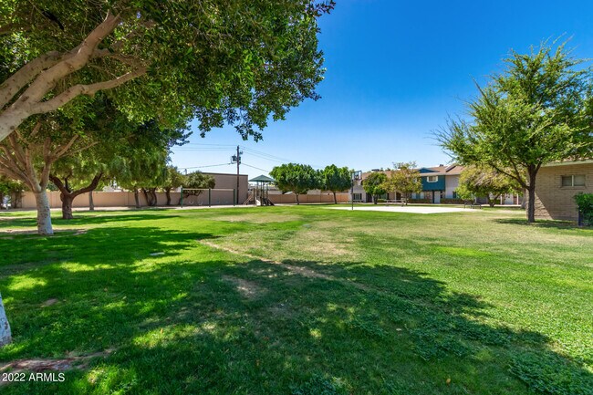 Building Photo - 8548 E McDonald Dr