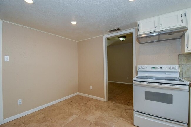 Building Photo - 8515 Riverside Walk Ln