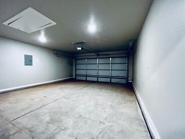Building Photo - JULY PRE-LEASE! 3/2/2 Harvest Subdivision in Wolfforth