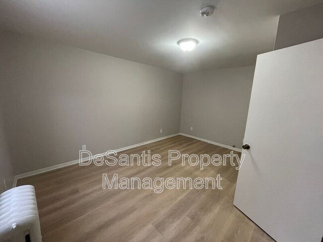 Building Photo - 1000 Duss Ave