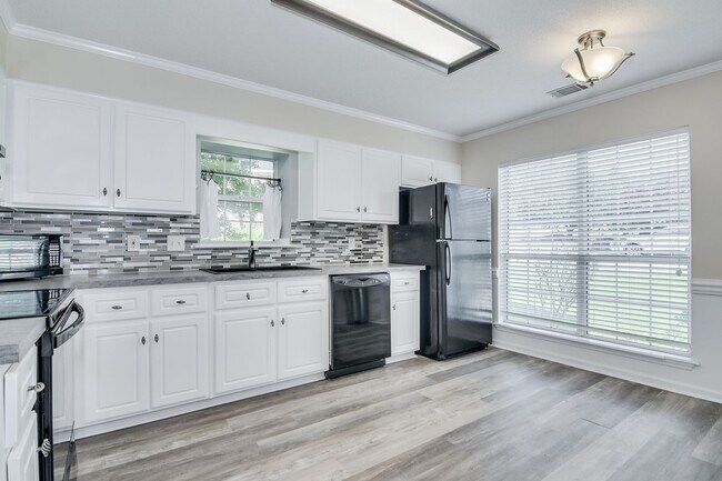 Building Photo - 2545 Carriage Creek