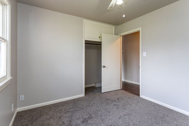 Building Photo - Charming Ranch Style Home in D12!