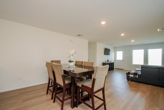 Building Photo - 4355 Palmetto Grv Ln