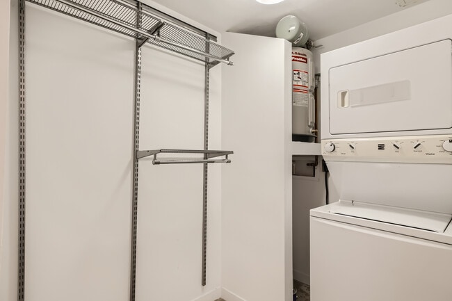 Building Photo - 1115 S Alamo St