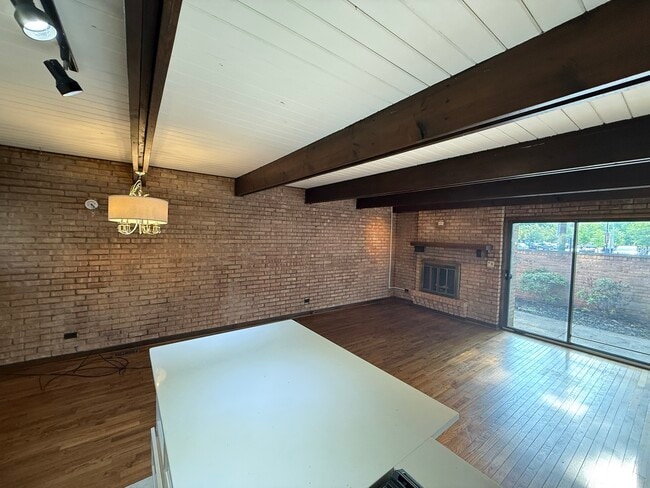 Building Photo - 1201 W Belden Ave