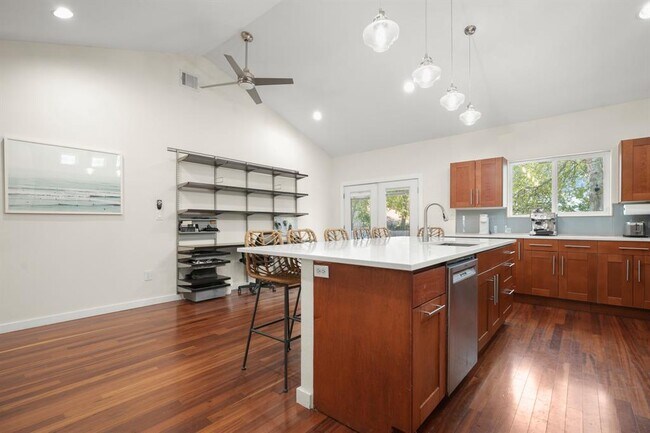 Building Photo - 2501 Del Curto Rd