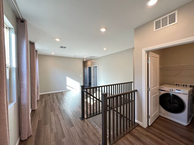 Building Photo - Stonegate