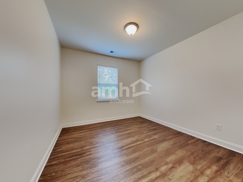 Building Photo - 5230 Wendover Wy