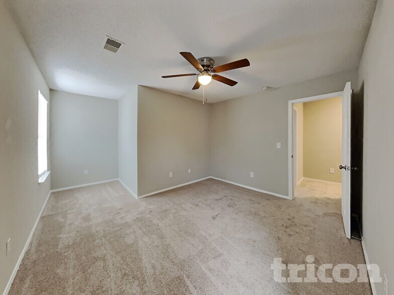 Building Photo - 19 Willow Bend Dr