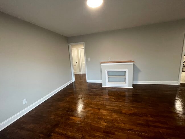 Building Photo - 909 Sandalwood Dr