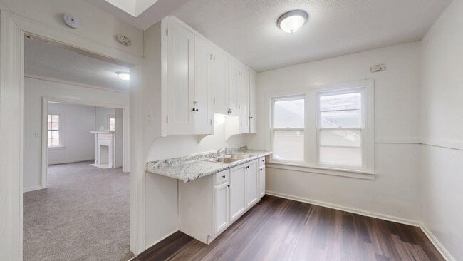 Building Photo - 3863 E 154th St