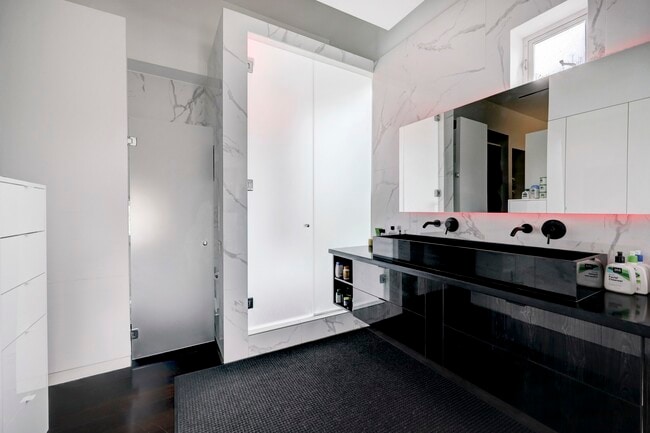 Building Photo - 2200 Harvard St