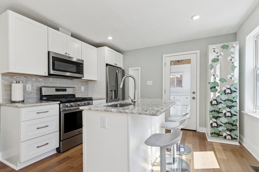 Kitchen - 155 Sheldon Ln