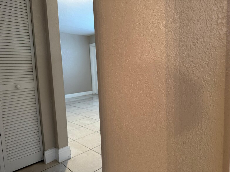 Building Photo - 1665 17th Ave N