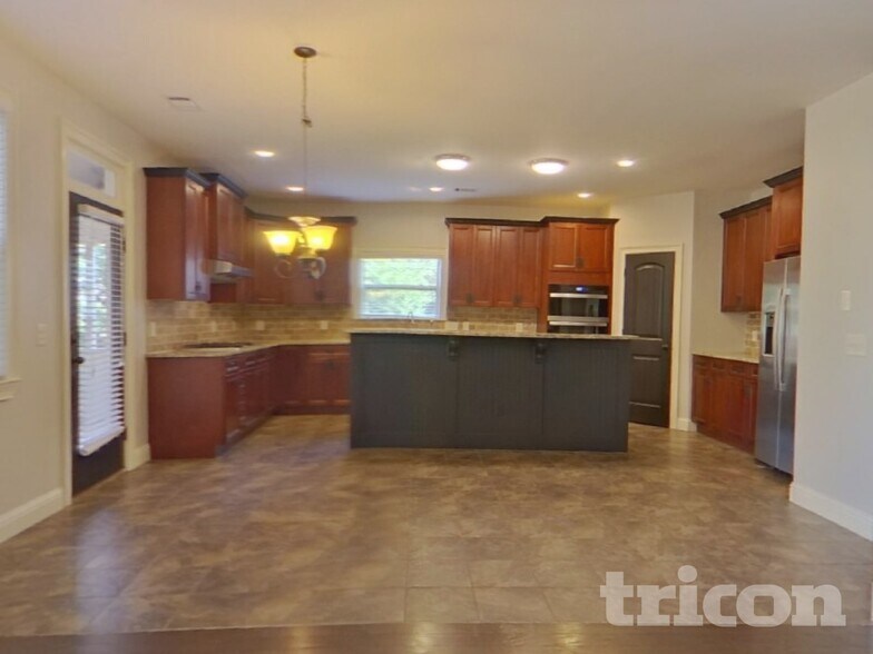 Building Photo - 1821 Binnies Way