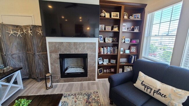 Building Photo - DON'T MISS THIS ADORABLE TWO BEDROOM CLOSE...