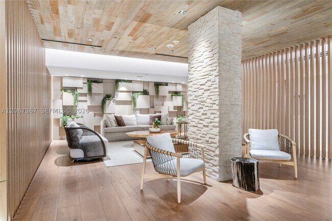 Building Photo - 2301 Collins Ave
