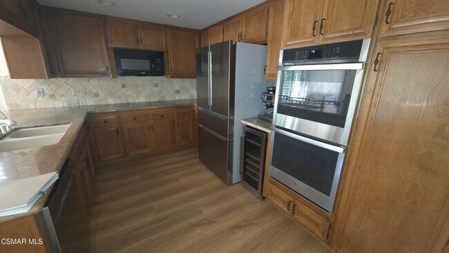 Building Photo - 2794 Parkview Dr