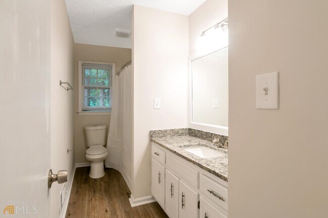 Building Photo - 58 Fair Oaks Dr SE