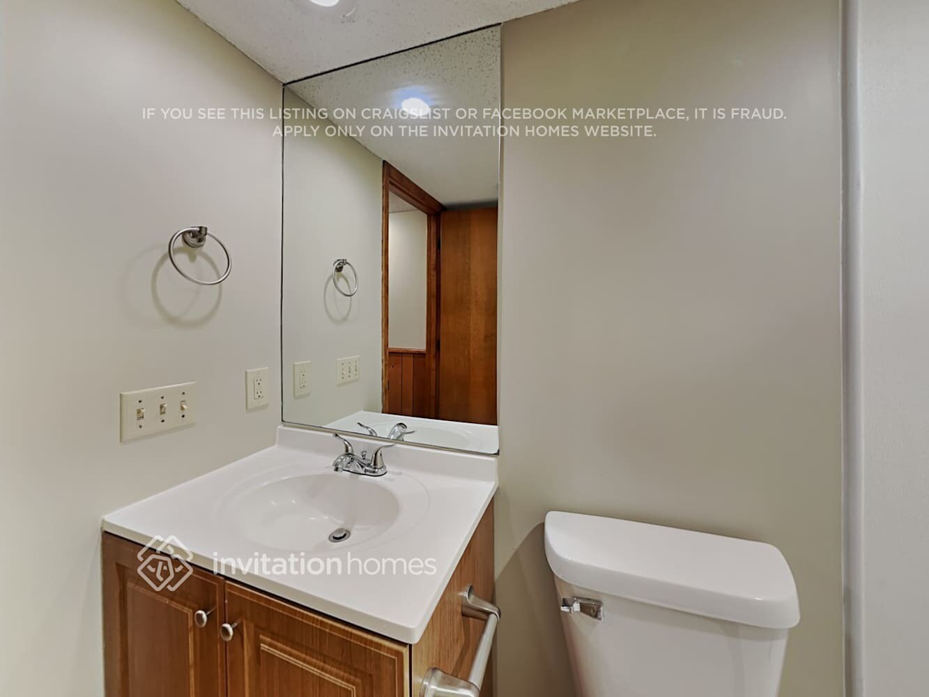 Building Photo - 5565 Knoll Dr