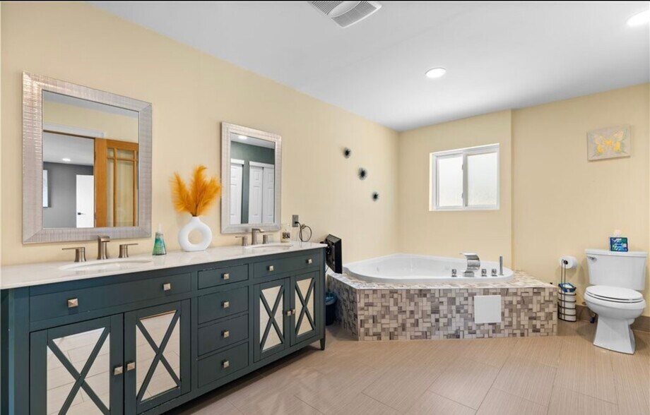 Building Photo - 10030 Hillside Ter