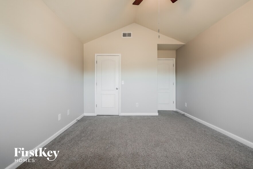 Building Photo - 6732 Carriage Walk Ln