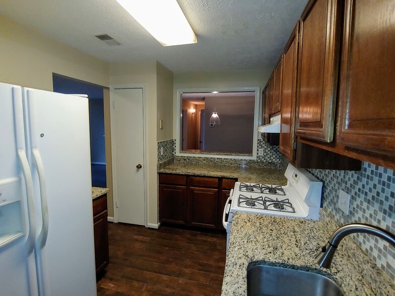 Building Photo - 10129 Oakton Terrace Rd