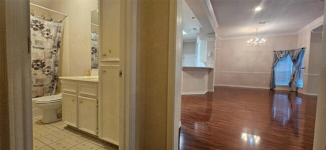 Building Photo - 1903 N Travis St