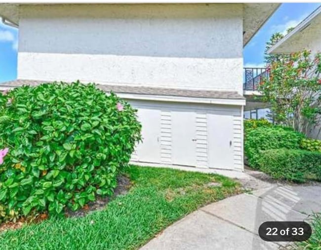 Building Photo - 215 Palm Dr