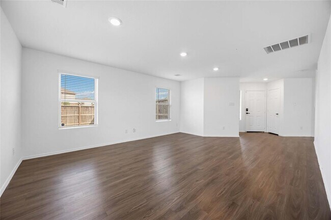Building Photo - 14611 Broadbury Pond Rd