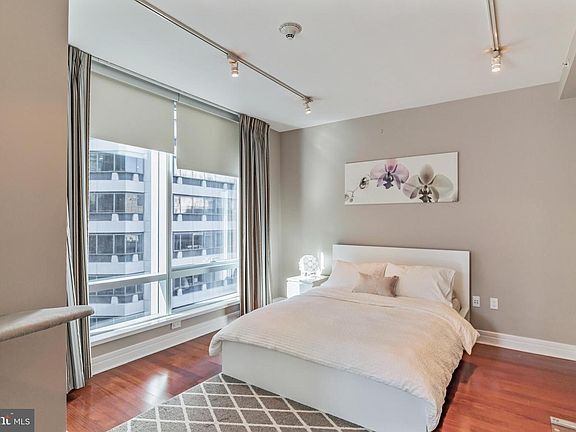 Building Photo - 1414 S Penn Square