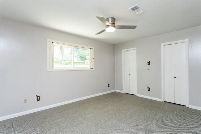 Building Photo - 9106 Bonhomme Rd