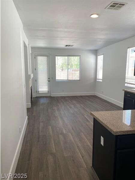 Building Photo - Single story home in gated community!