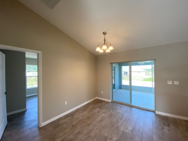 Building Photo - Custom Home - Desirable SE Ocala neighborhood 3/2/2 ** Wont Last**