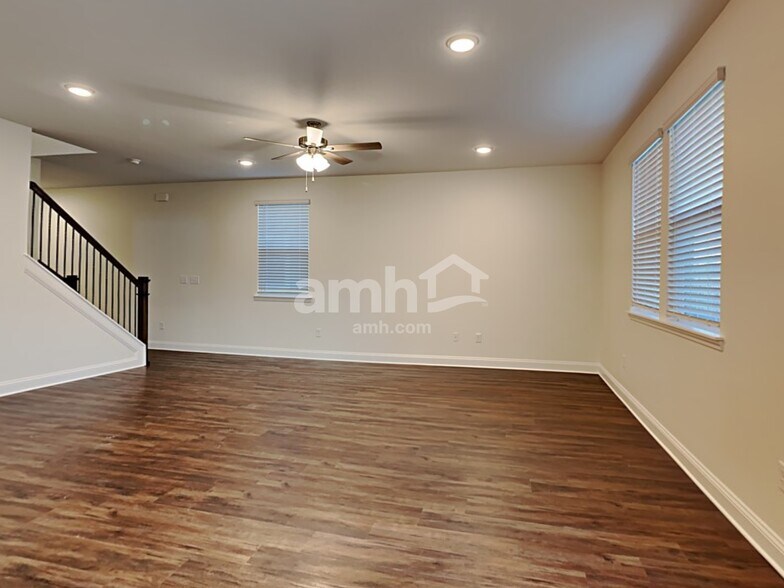 Building Photo - 203 Banyan Frst Dr
